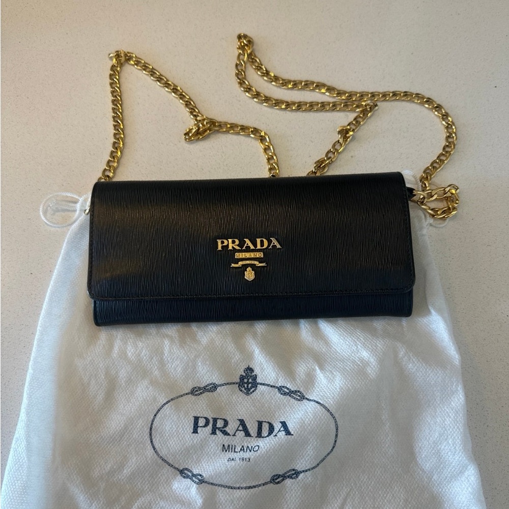 Prada Wallet on Chain